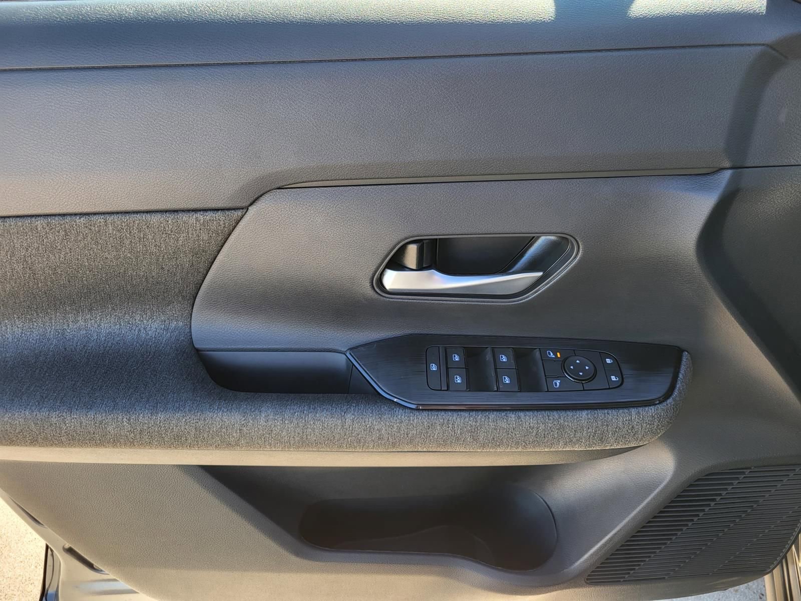 New 2026 Nissan Kicks SV image 17