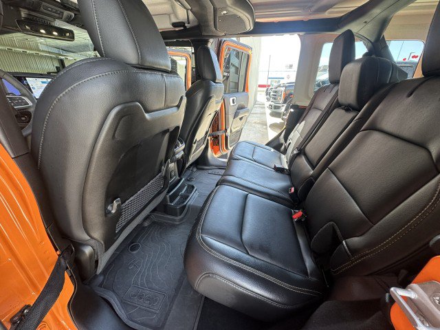 Used 2025 Jeep Wrangler Unlimited Sahara AWD/4WD image 15