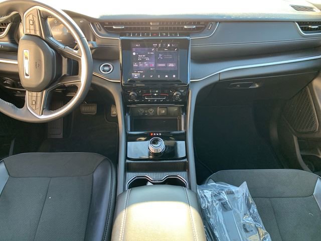 Used 2025 Jeep Grand Cherokee L Altitude image 23