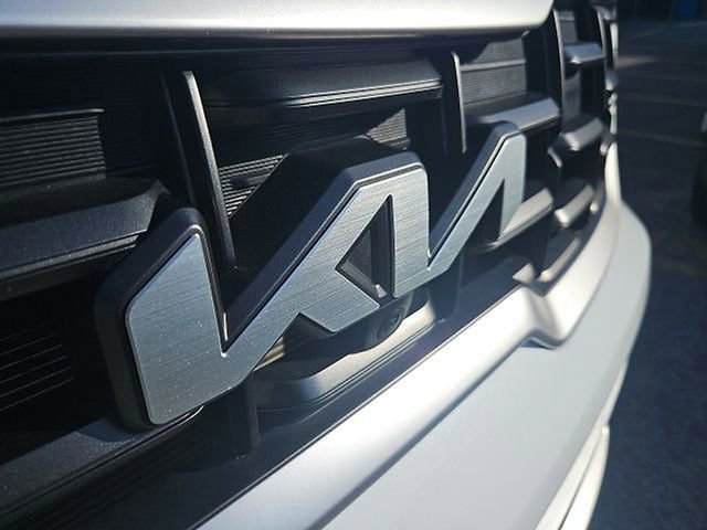 Used 2024 Kia Telluride SX w/ Towing Package image 16