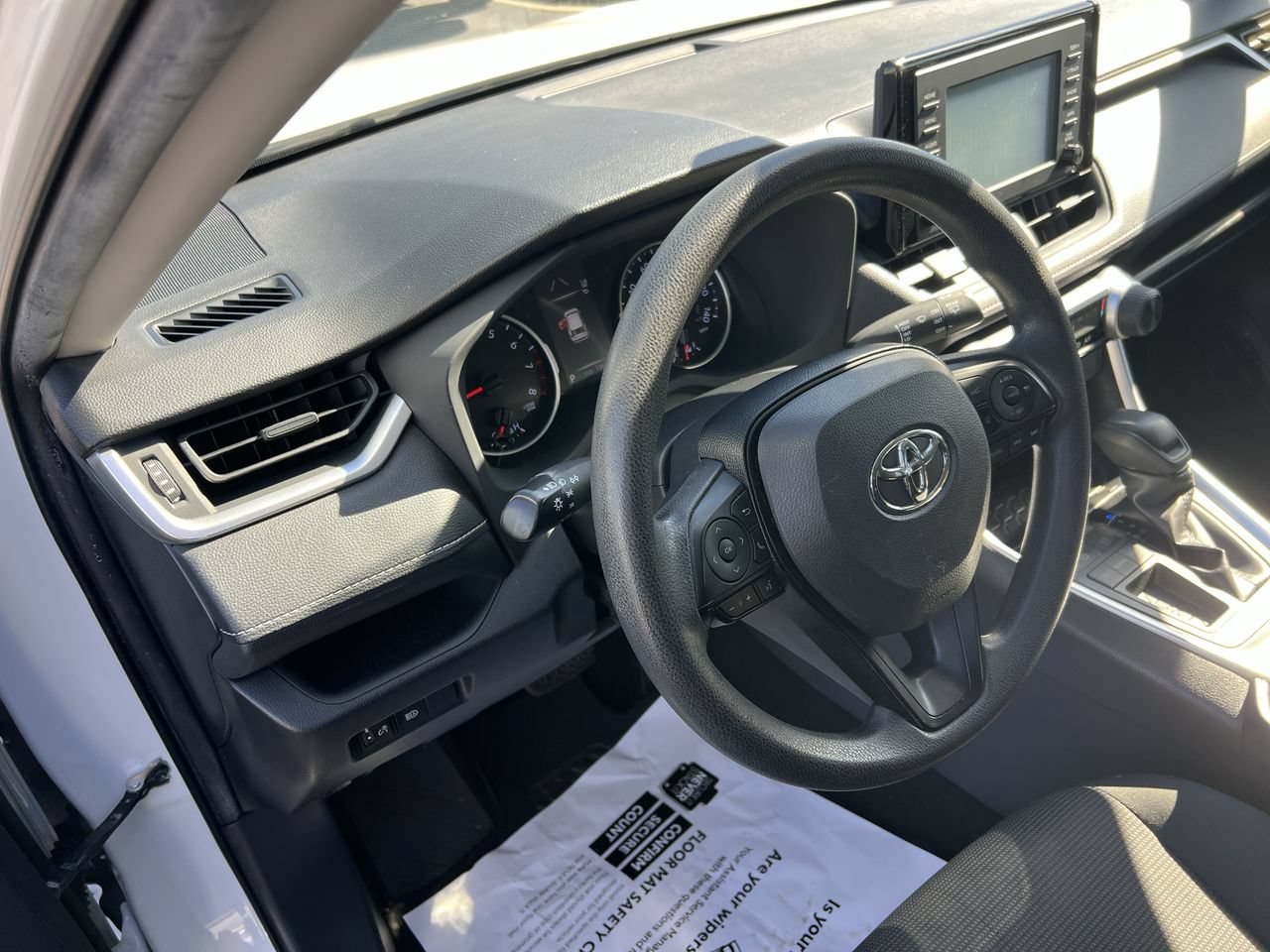 Used 2019 Toyota RAV4 LE FWD image 18