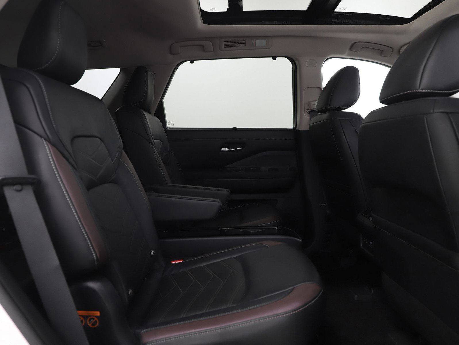 Used 2022 Nissan Pathfinder Platinum w/ Cargo Package image 15