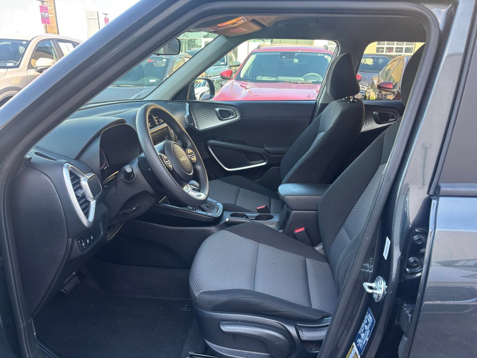 Used 2025 Kia Soul LX w/ LX Technology Package FWD image 21