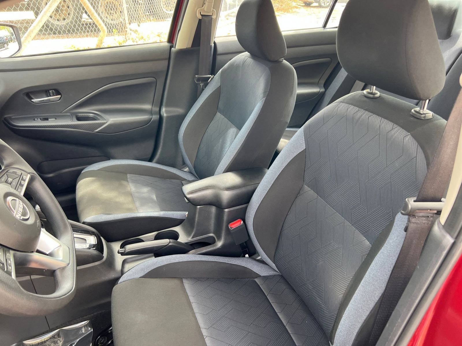 Used 2025 Nissan Versa SV FWD image 33