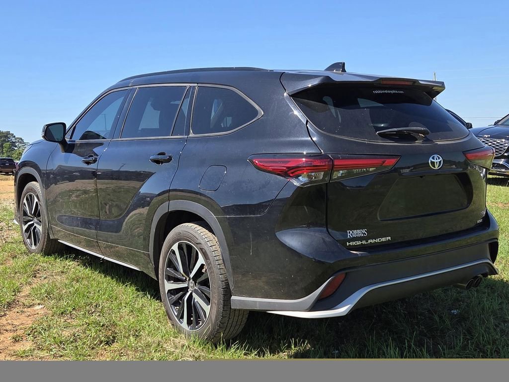 Used 2022 Toyota Highlander XSE FWD image 4