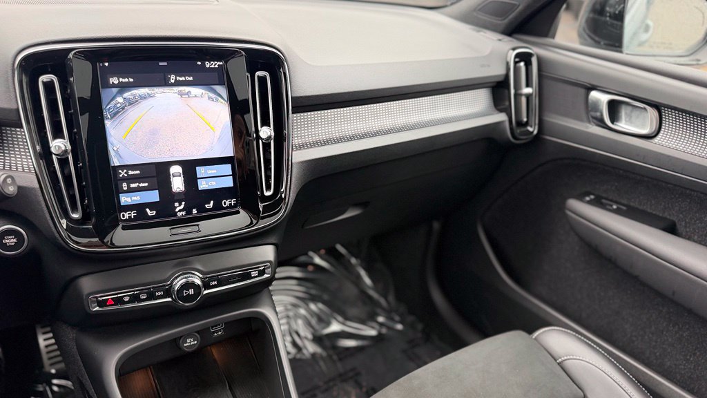 Used 2021 Volvo XC40 T5 R-Design w/ Advanced Package AWD/4WD image 19