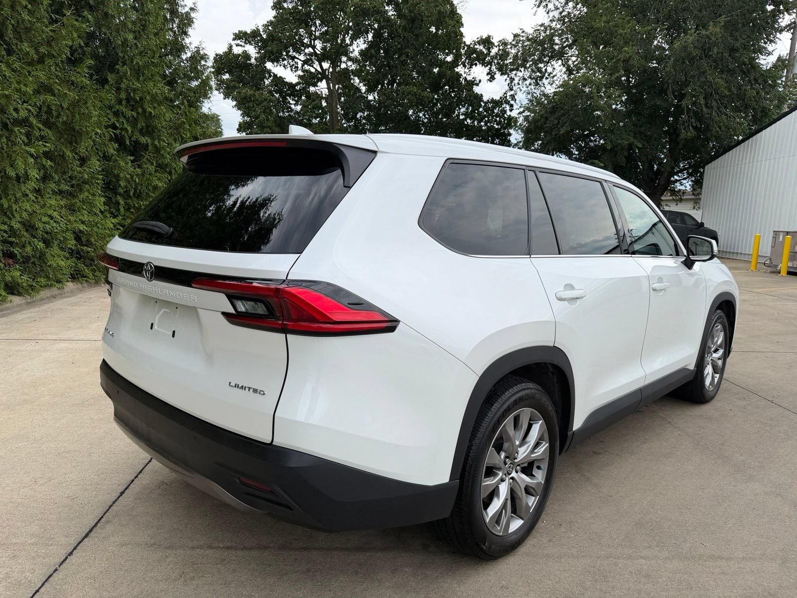 Used 2024 Toyota Grand Highlander AWD Hybrid image 31