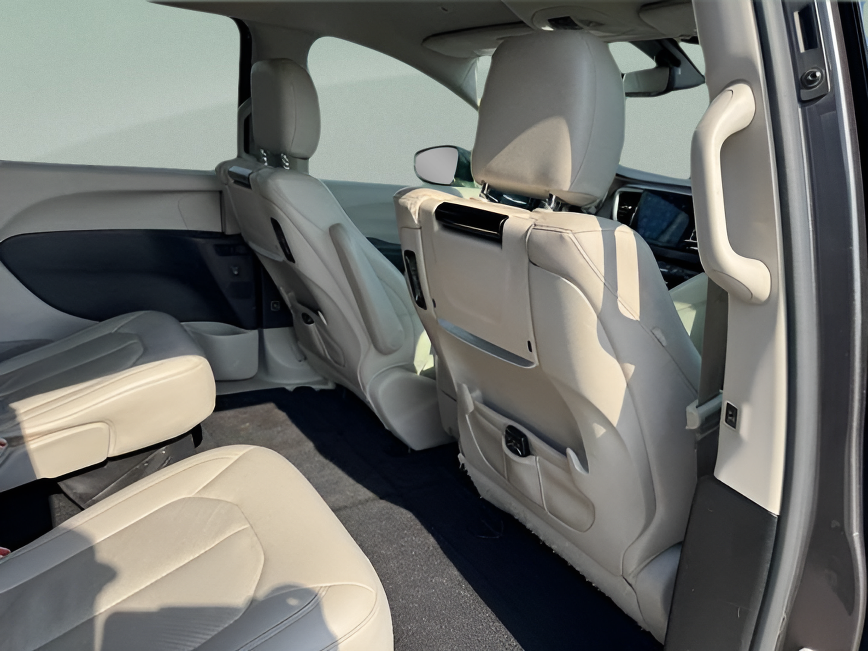 Used 2018 Chrysler Pacifica Touring-L Plus FWD image 13
