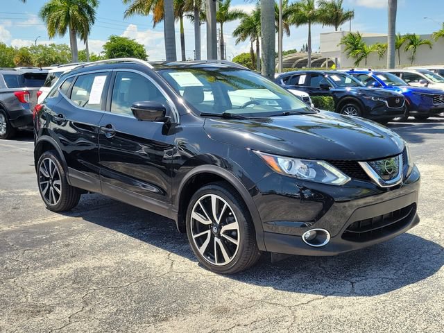 Used 2017 Nissan Rogue Sport SL w/ SL Premium Package FWD image 2