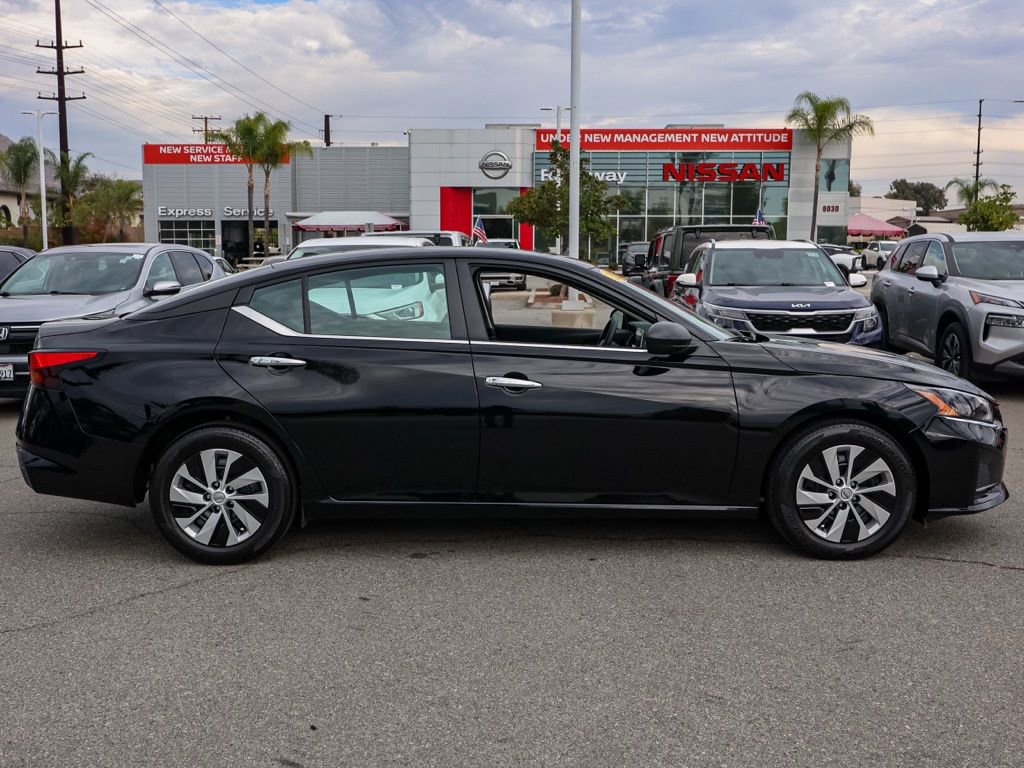 Used 2025 Nissan Altima 2.5 S image 3