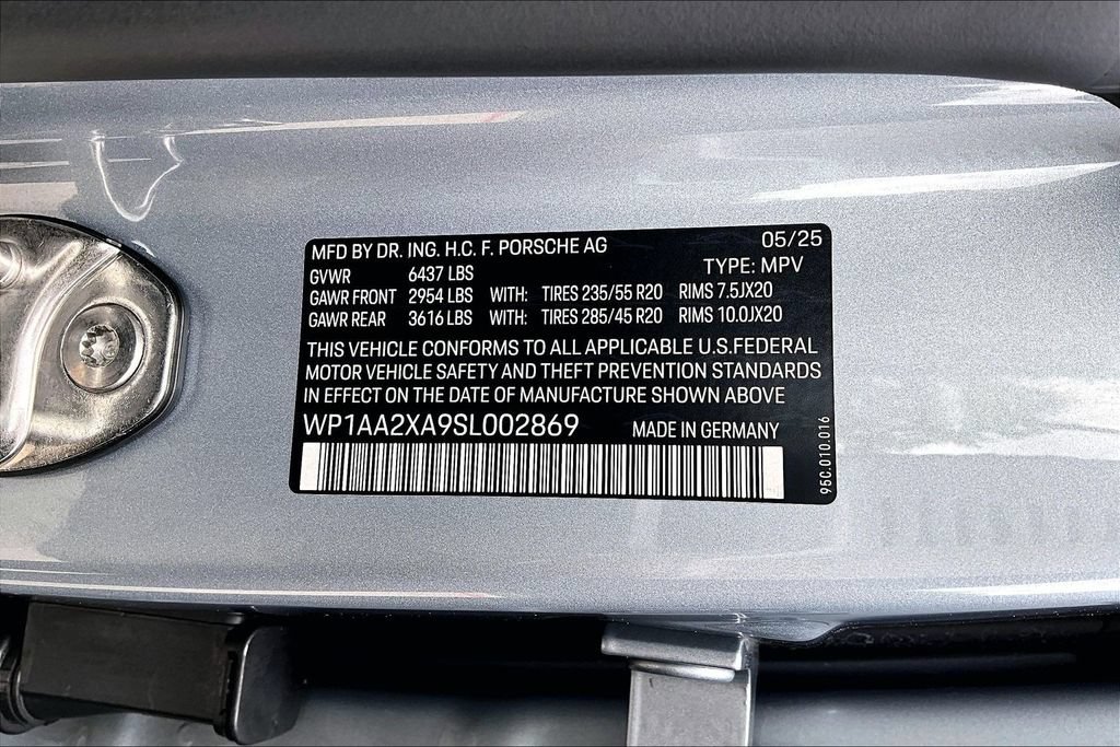 Used 2025 Porsche Macan 4 Electric AWD/4WD image 45