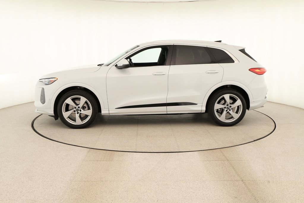 Certified 2025 Audi Q5 Prestige AWD/4WD image 2