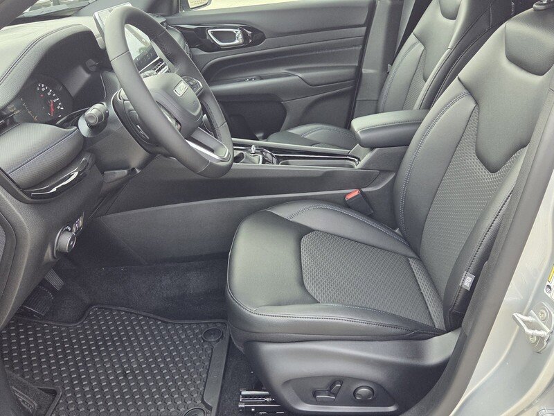 New 2026 Jeep Compass Latitude image 9