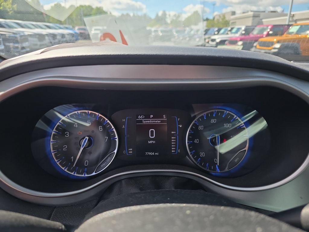 Used 2020 Chrysler Pacifica Touring w/ S Appearance Package FWD image 16