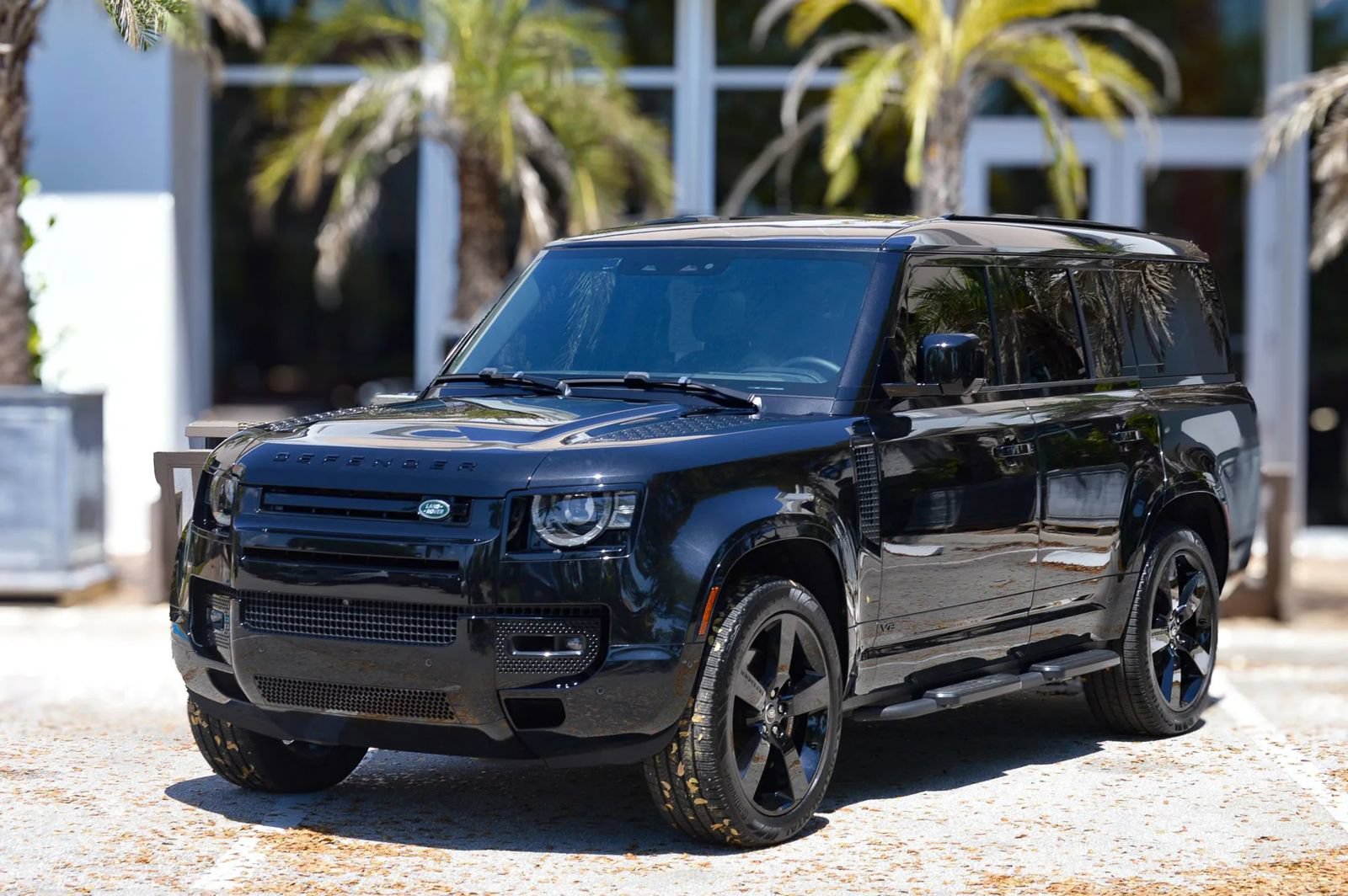 Used 2025 Land Rover Defender 130 V8 AWD/4WD video 3