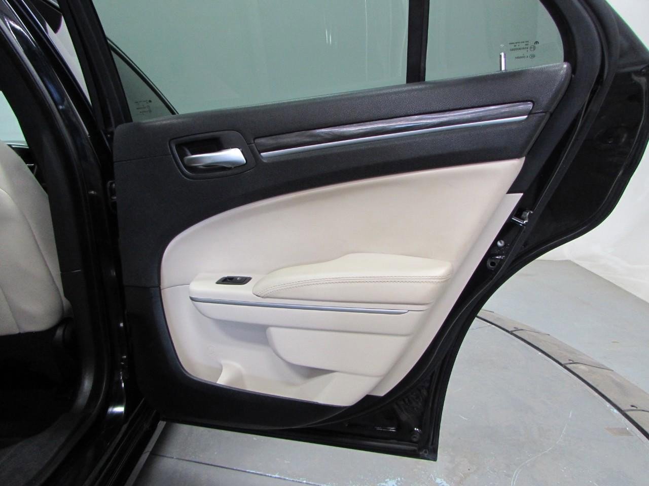 Used 2020 Chrysler 300 Touring image 18