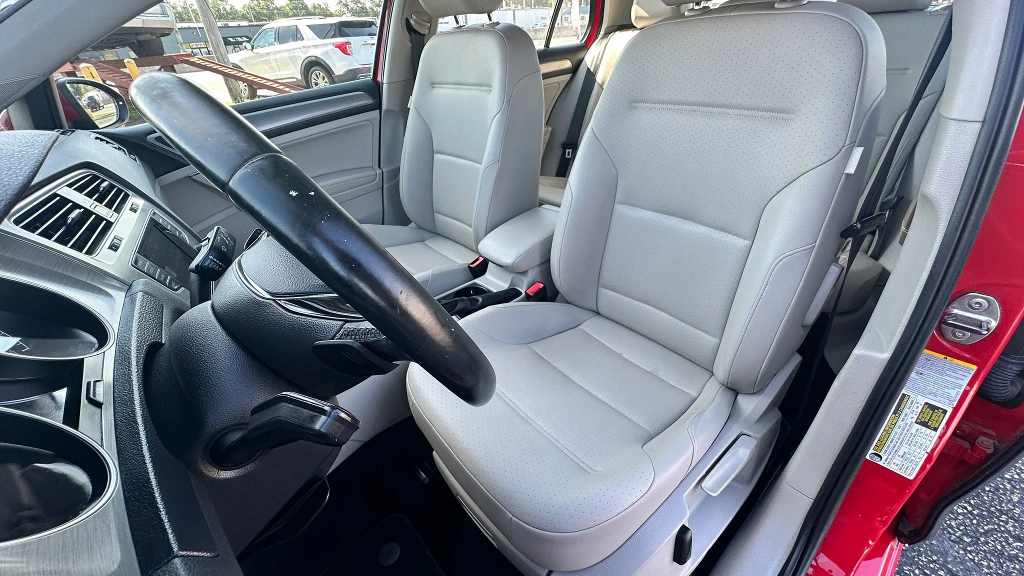 Used 2015 Volkswagen Golf S FWD image 16