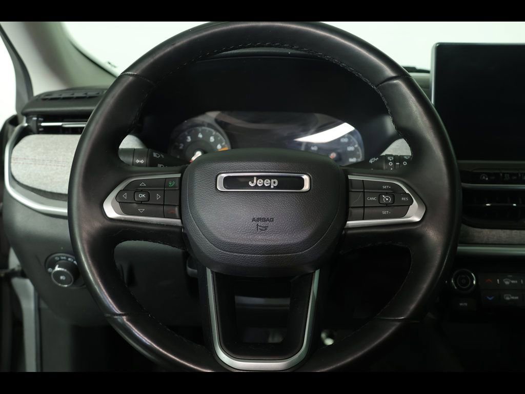 Used 2022 Jeep Compass Latitude image 13