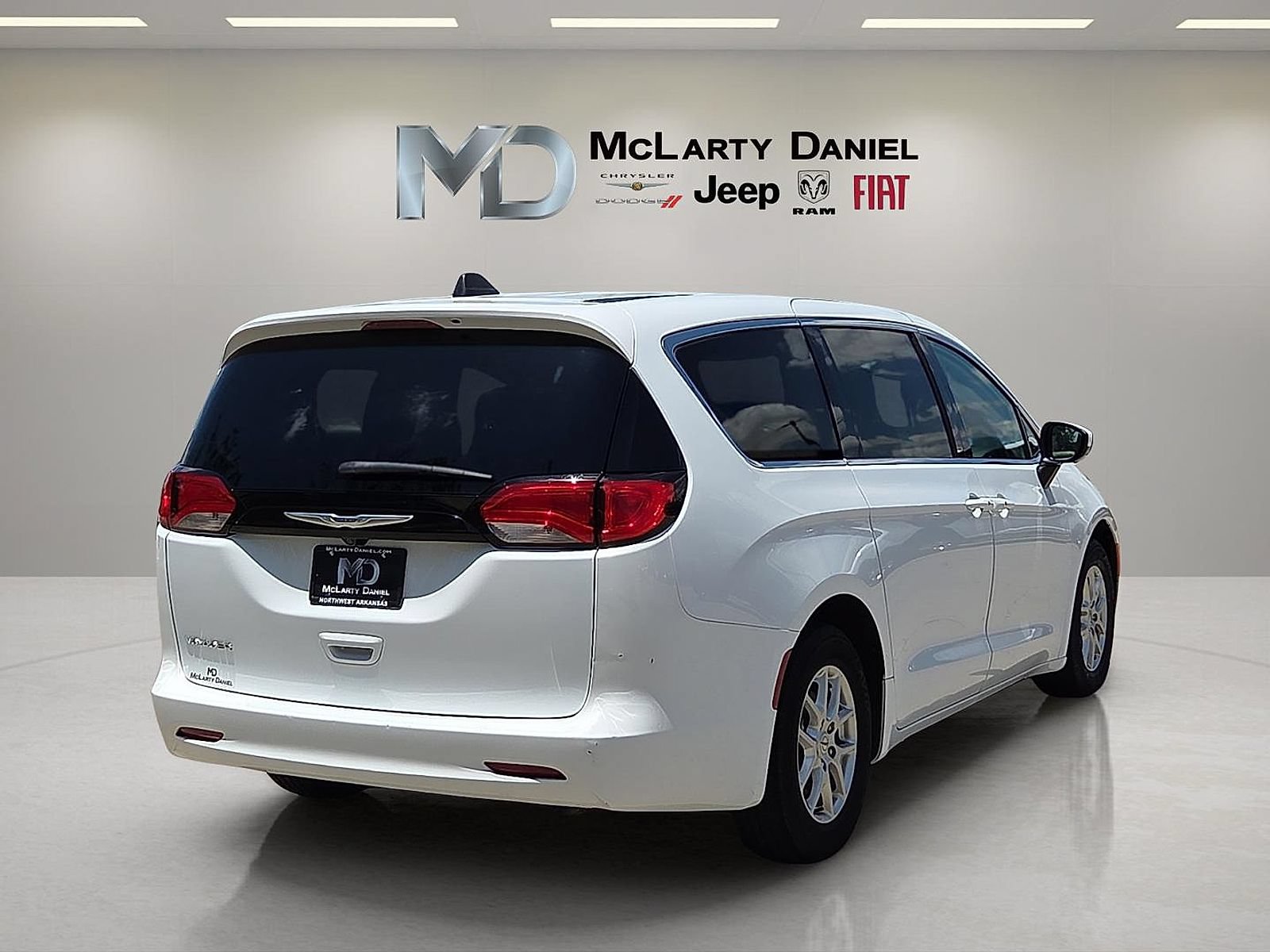 Used 2023 Chrysler Voyager LX FWD image 5