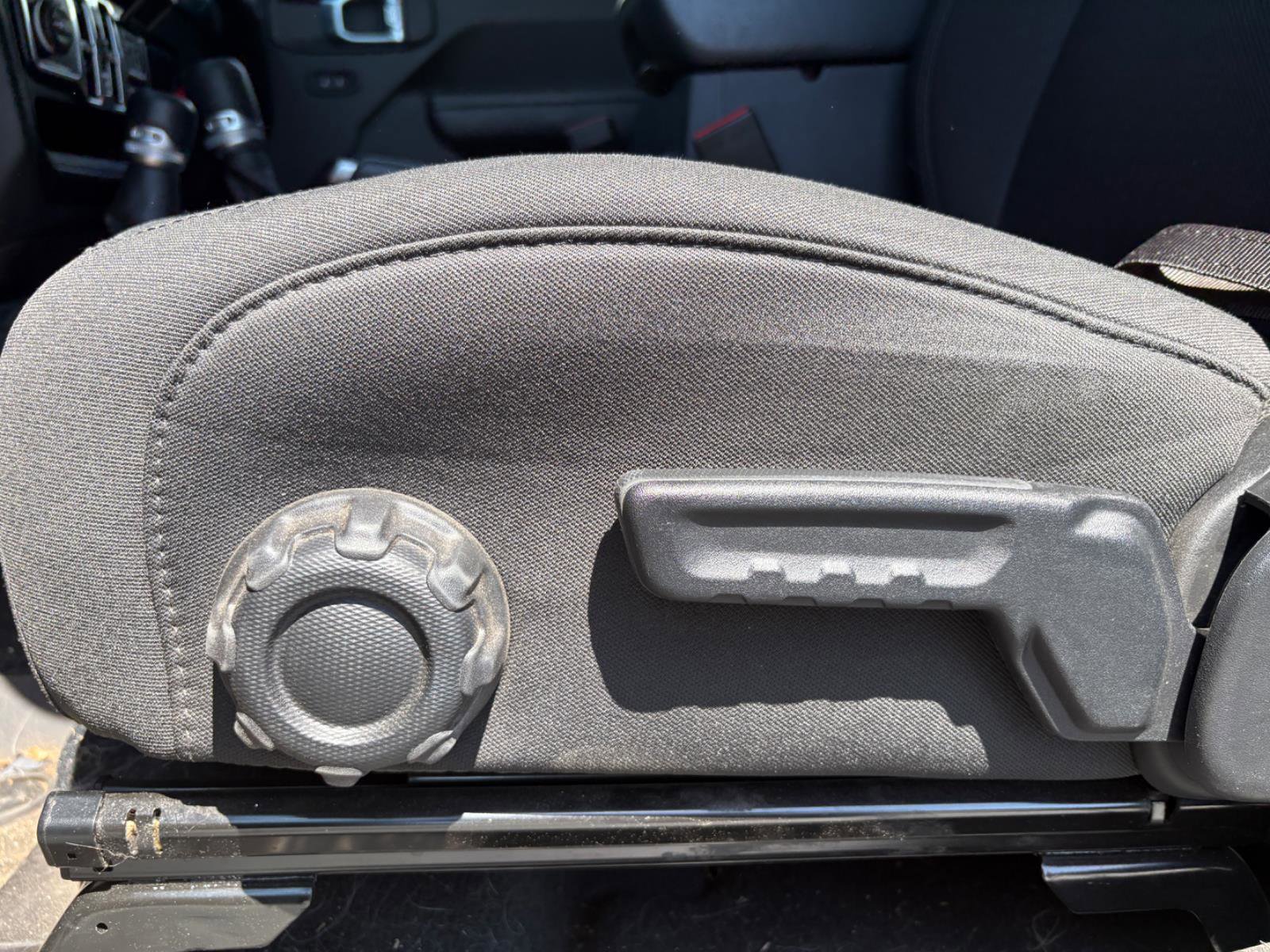 Used 2022 Jeep Wrangler Unlimited Sport AWD/4WD image 23