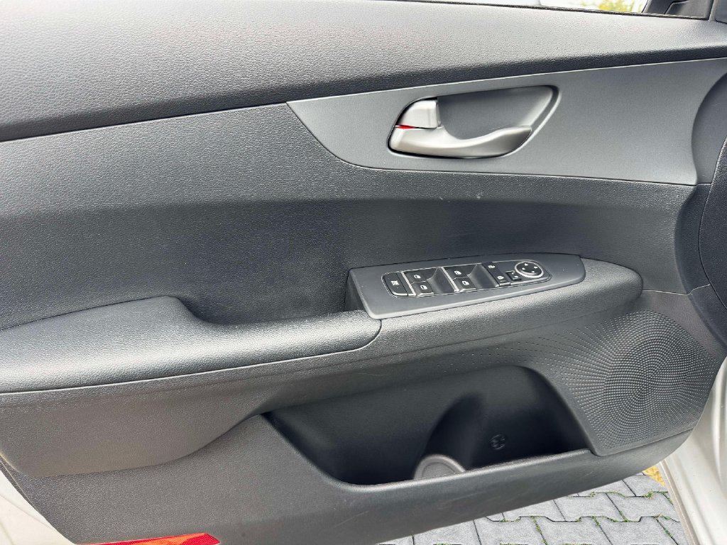 Used 2021 Kia Forte LXS FWD image 16