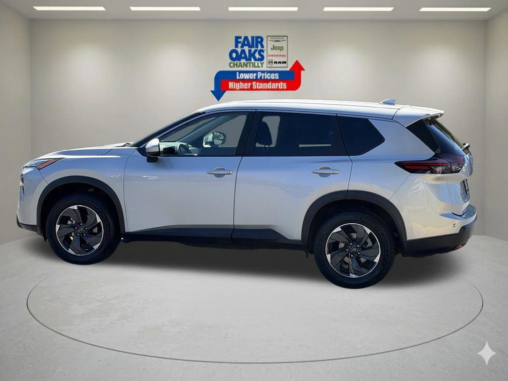 Used 2024 Nissan Rogue SV FWD image 11