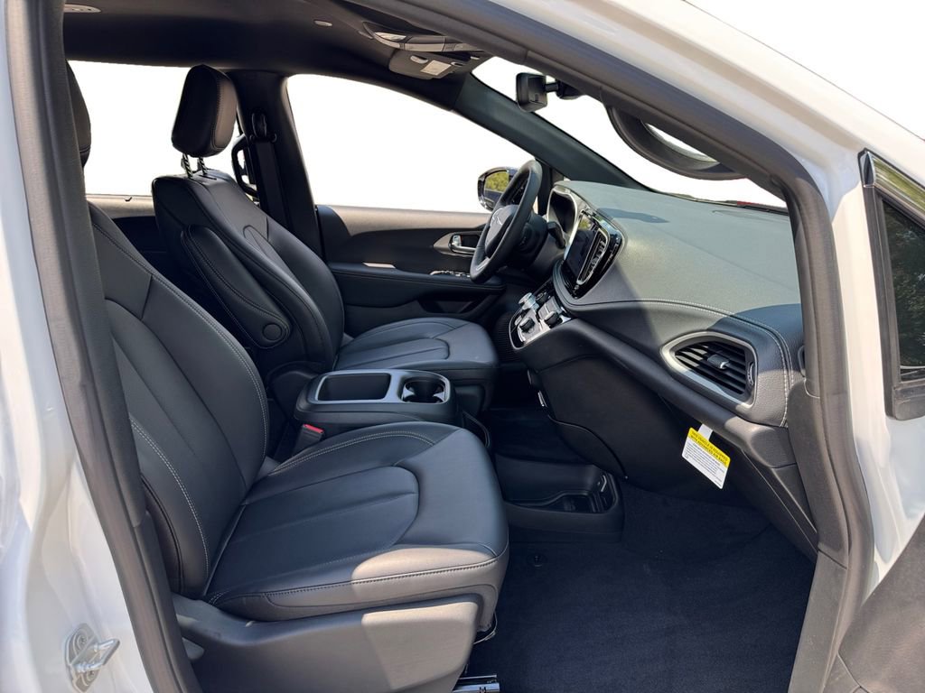 New 2026 Chrysler Pacifica Select image 15