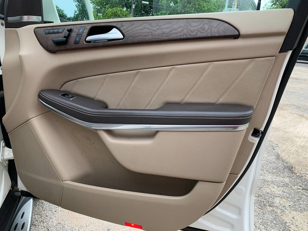 Used 2014 Mercedes-Benz GL 450 4MATIC image 28