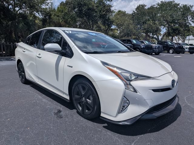 Used 2017 Toyota Prius Four Touring w/ Appearance Package FWD image 2