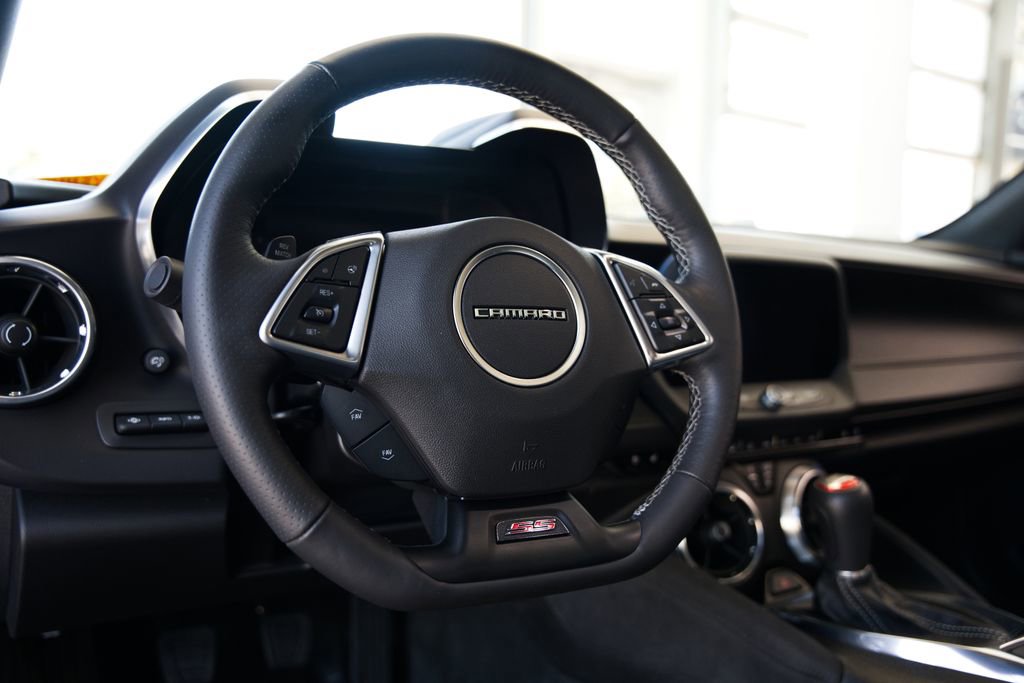 Used 2016 Chevrolet Camaro SS RWD image 8