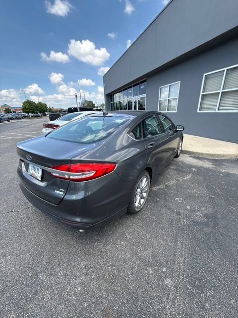 Used 2017 Ford Fusion SE w/ Fusion SE Technology Package FWD image 7