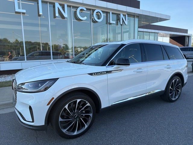 Used 2025 Lincoln Aviator Reserve w/ Illumination Package RWD image 1