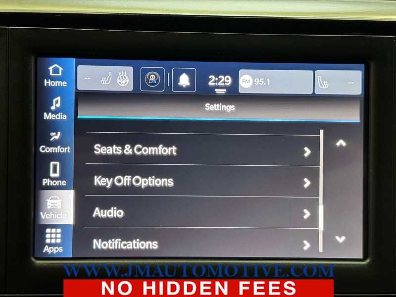 Used 2023 Chrysler Voyager LX image 34