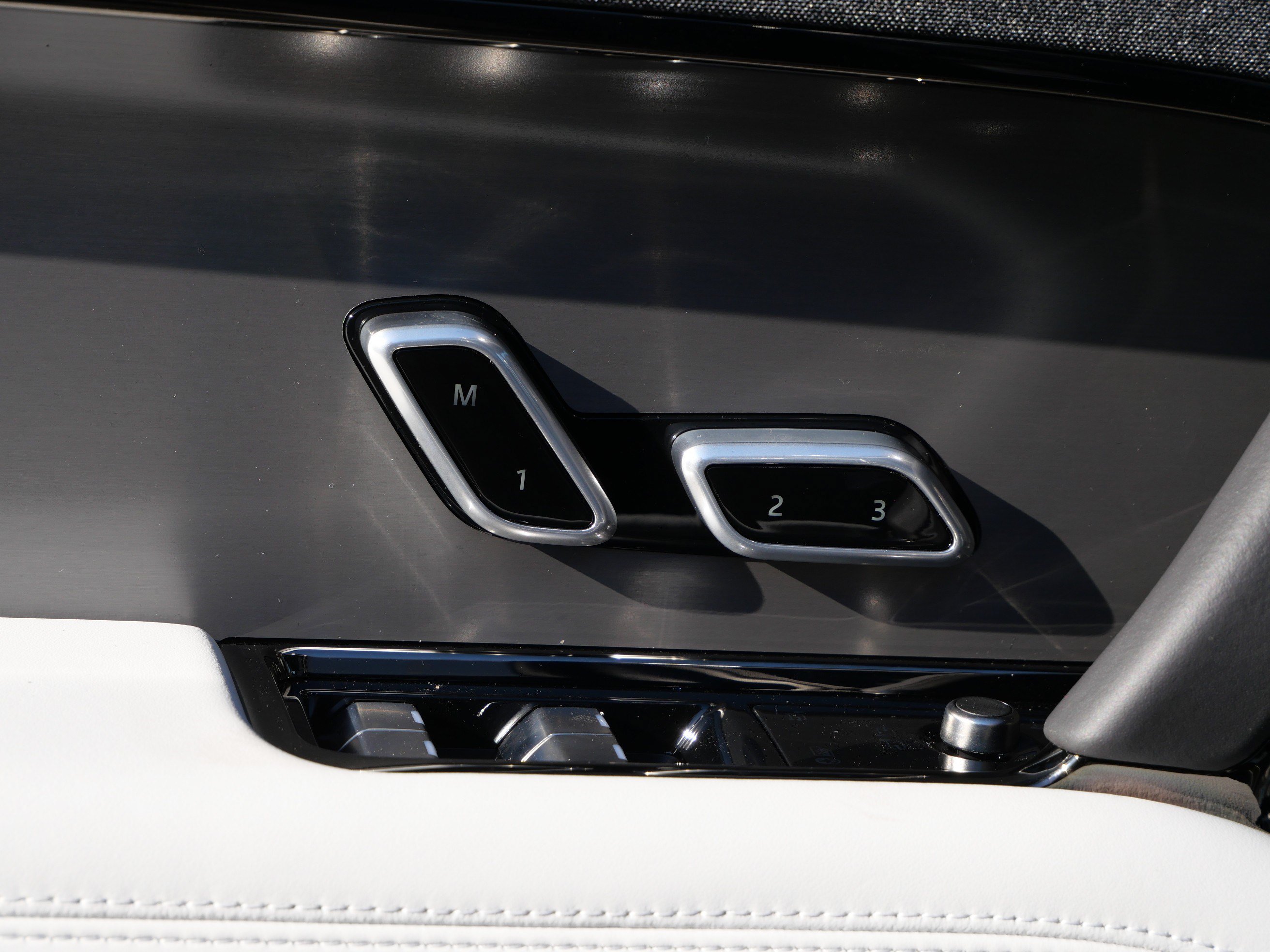 New 2027 Land Rover Range Rover Sport SE AWD/4WD image 5