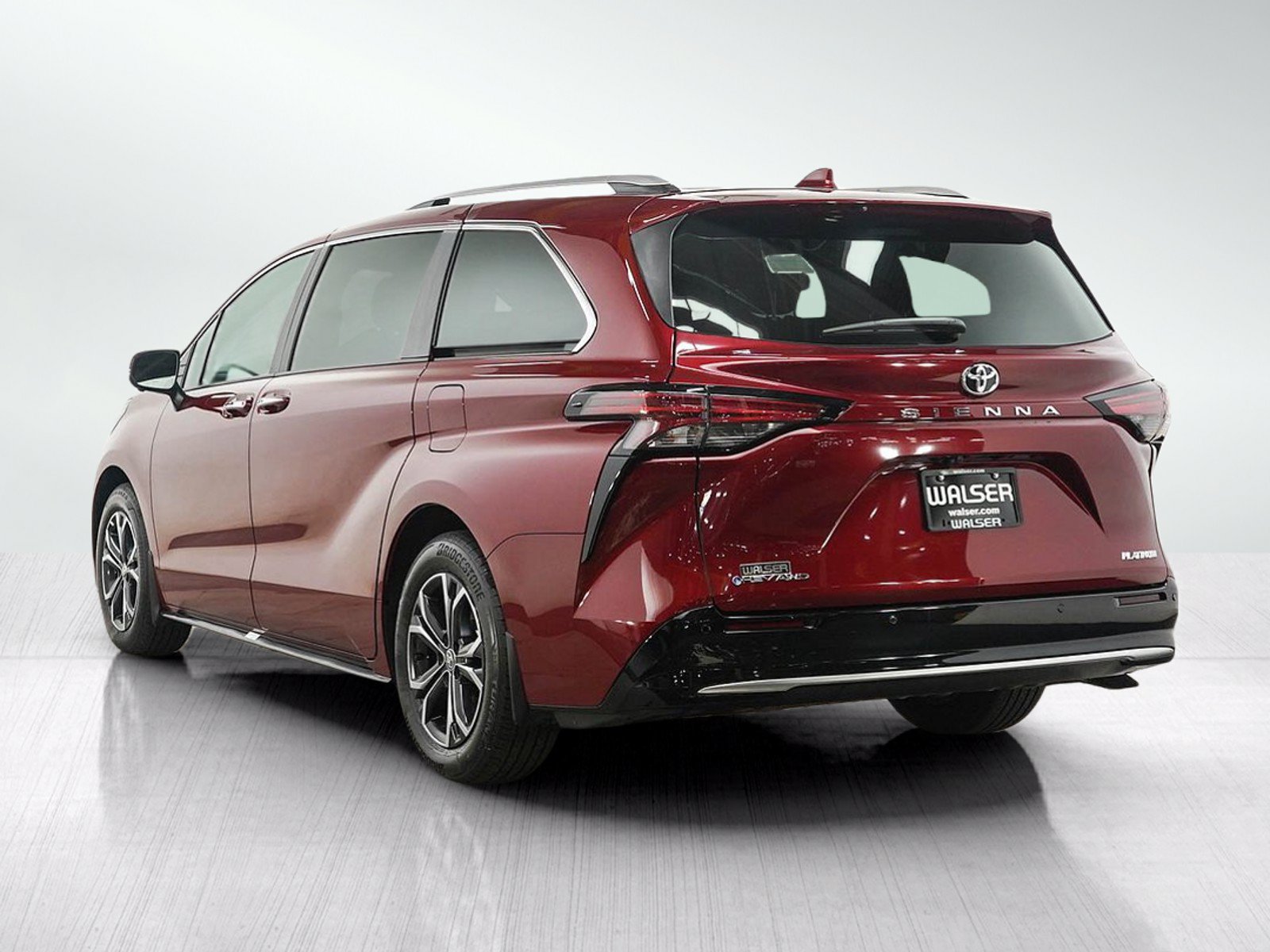 Used 2026 Toyota Sienna Platinum AWD/4WD image 3