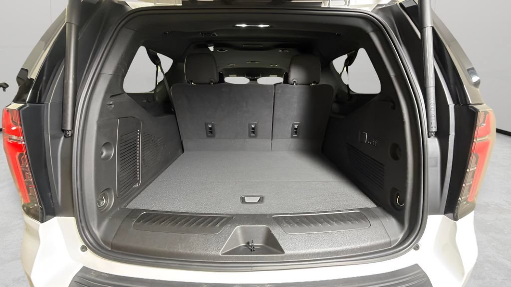 Certified 2025 Chevrolet Suburban LT w/ Comfort Package RWD image 29