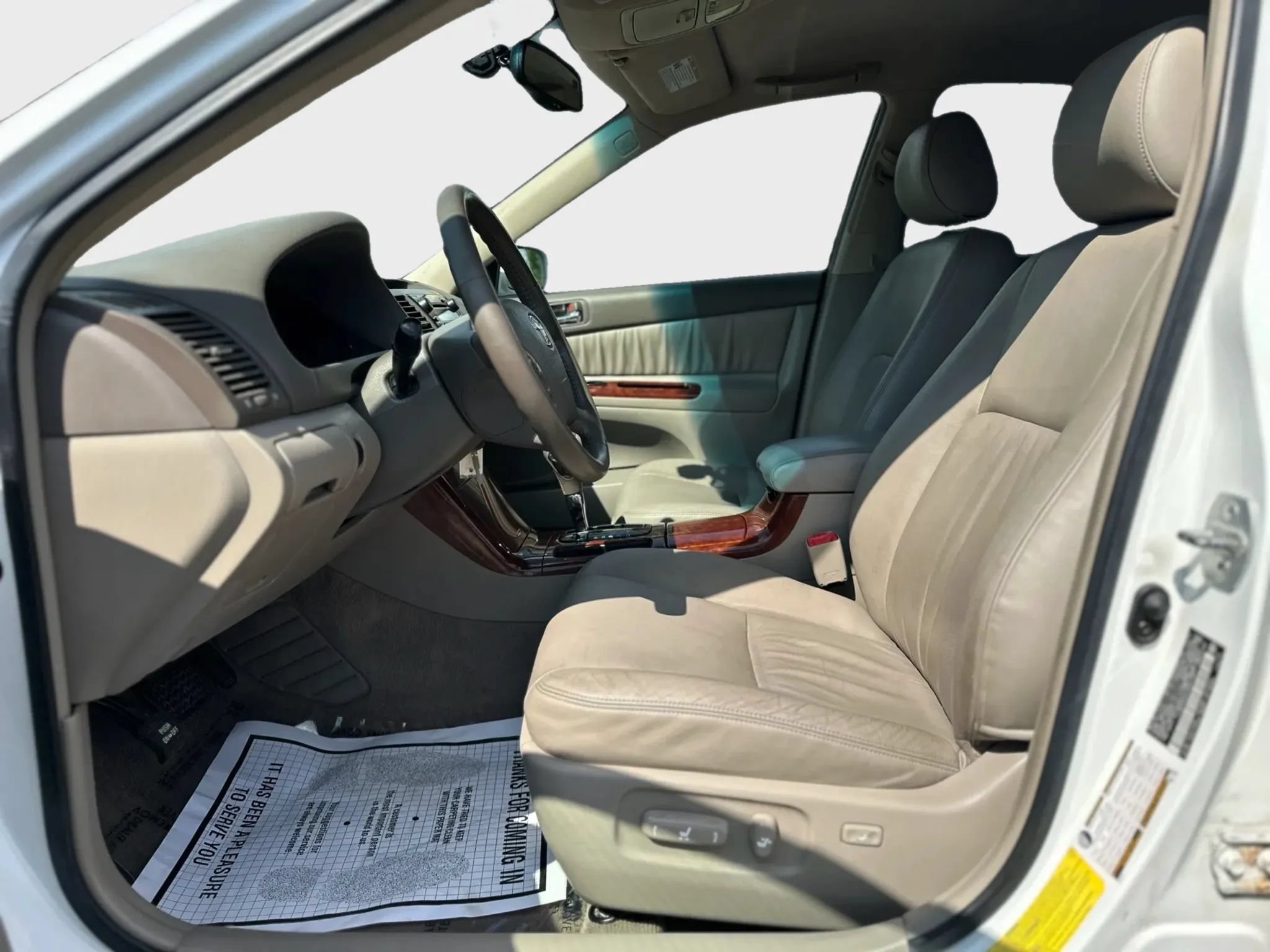 Used 2005 Toyota Camry XLE w/ XLE Premium Pkg FWD image 12