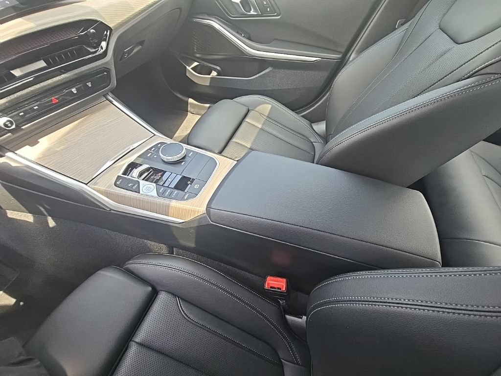 Used 2025 BMW 330i xDrive Sedan AWD/4WD image 29