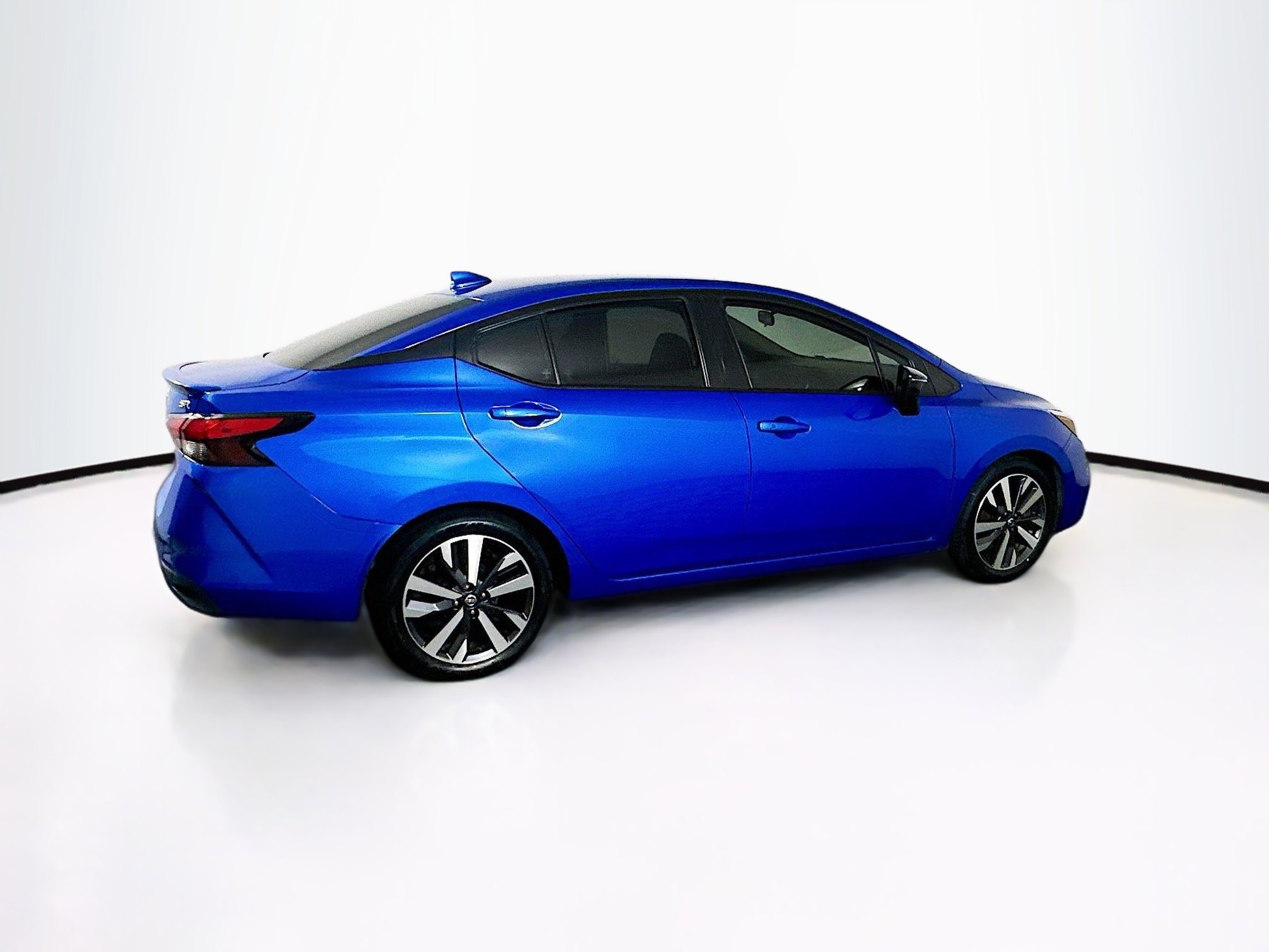 Used 2020 Nissan Versa SR w/ Convenience Package FWD image 10