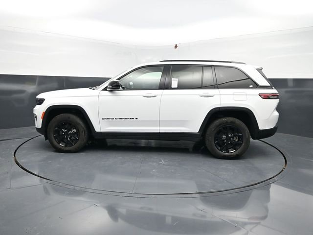 Used 2025 Jeep Grand Cherokee Altitude AWD/4WD image 5