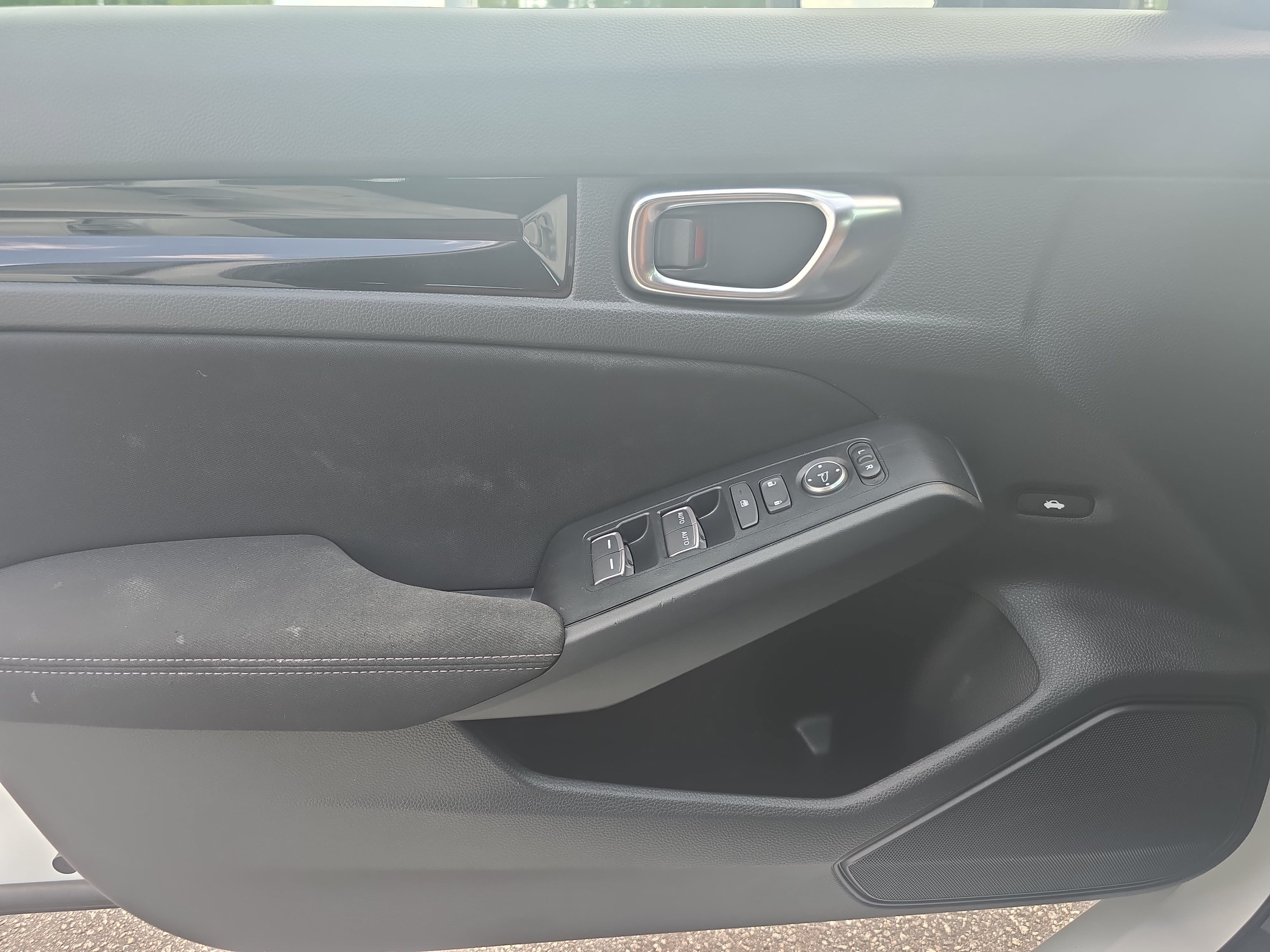 Used 2025 Honda Civic Sport image 25