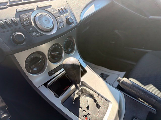 Used 2011 MAZDA MAZDA3 i Touring FWD image 37