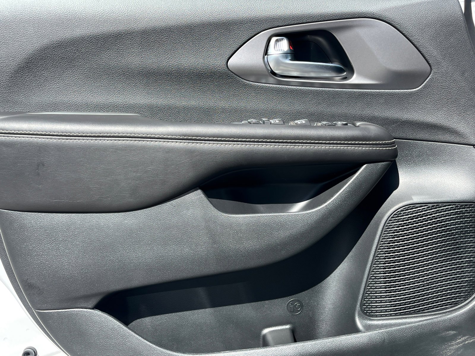 New 2026 Chrysler Voyager LX image 15