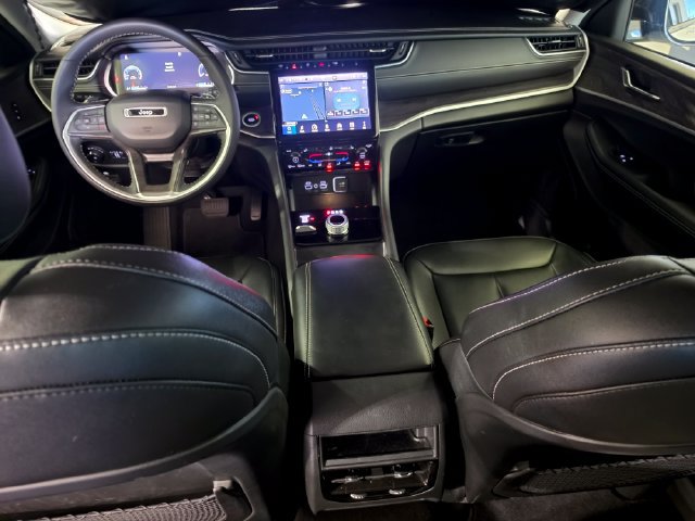 Used 2024 Jeep Grand Cherokee Limited w/ Black Appearance Package AWD/4WD image 40