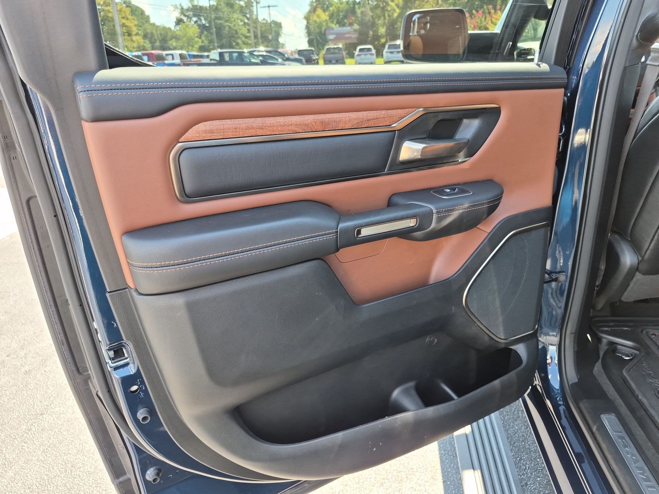 Used 2024 RAM 1500 Limited AWD/4WD image 21