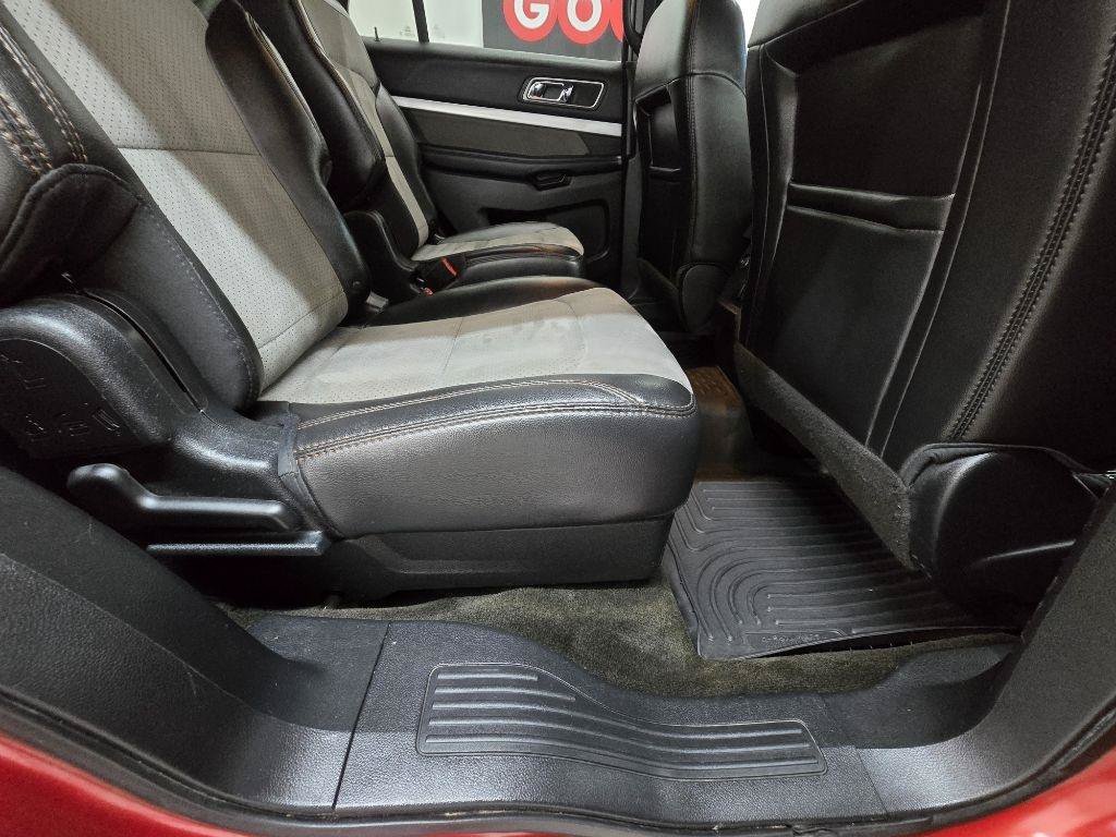 Used 2017 Ford Explorer XLT w/ Equipment Group 202A FWD image 25