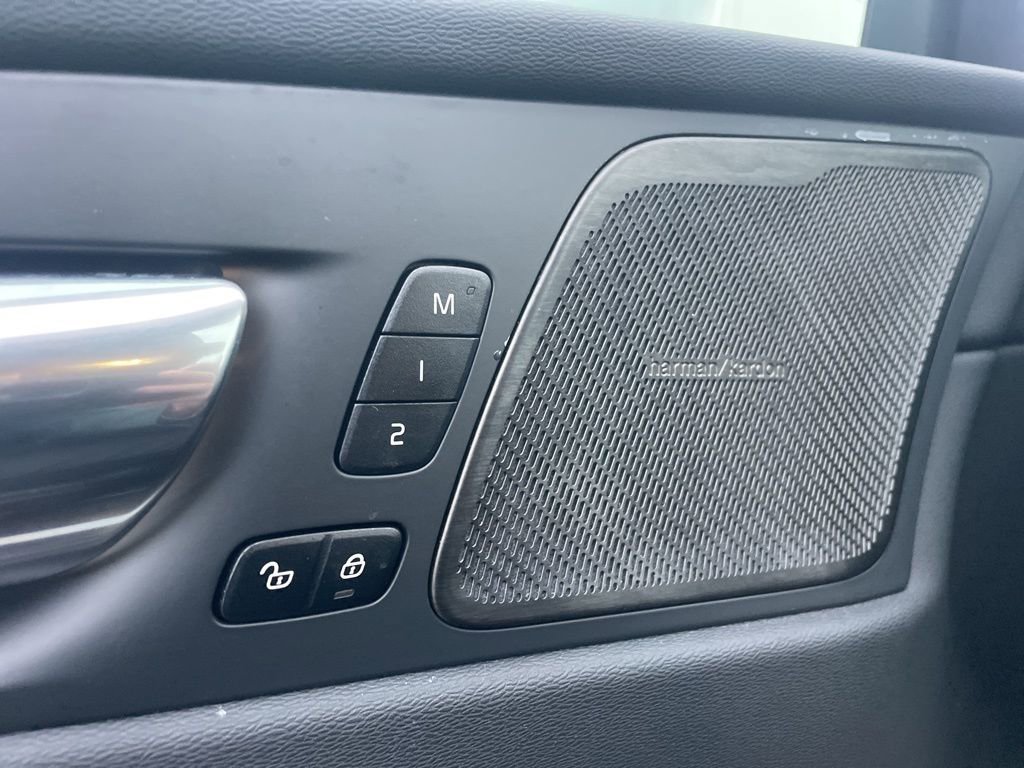 Certified 2023 Volvo XC60 B5 Ultimate image 31