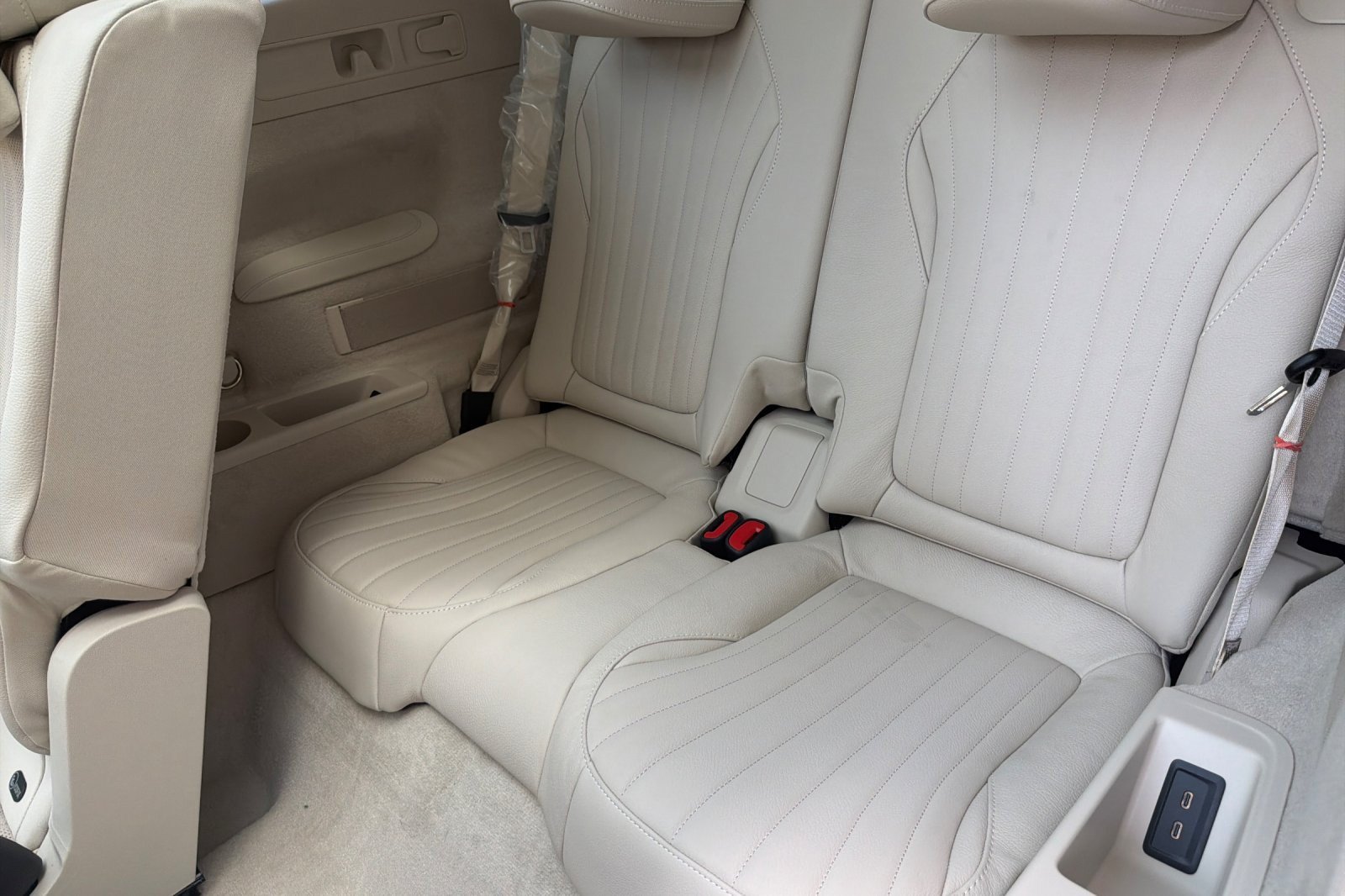 New 2026 Mercedes-Benz EQS 400 4MATIC SUV image 14