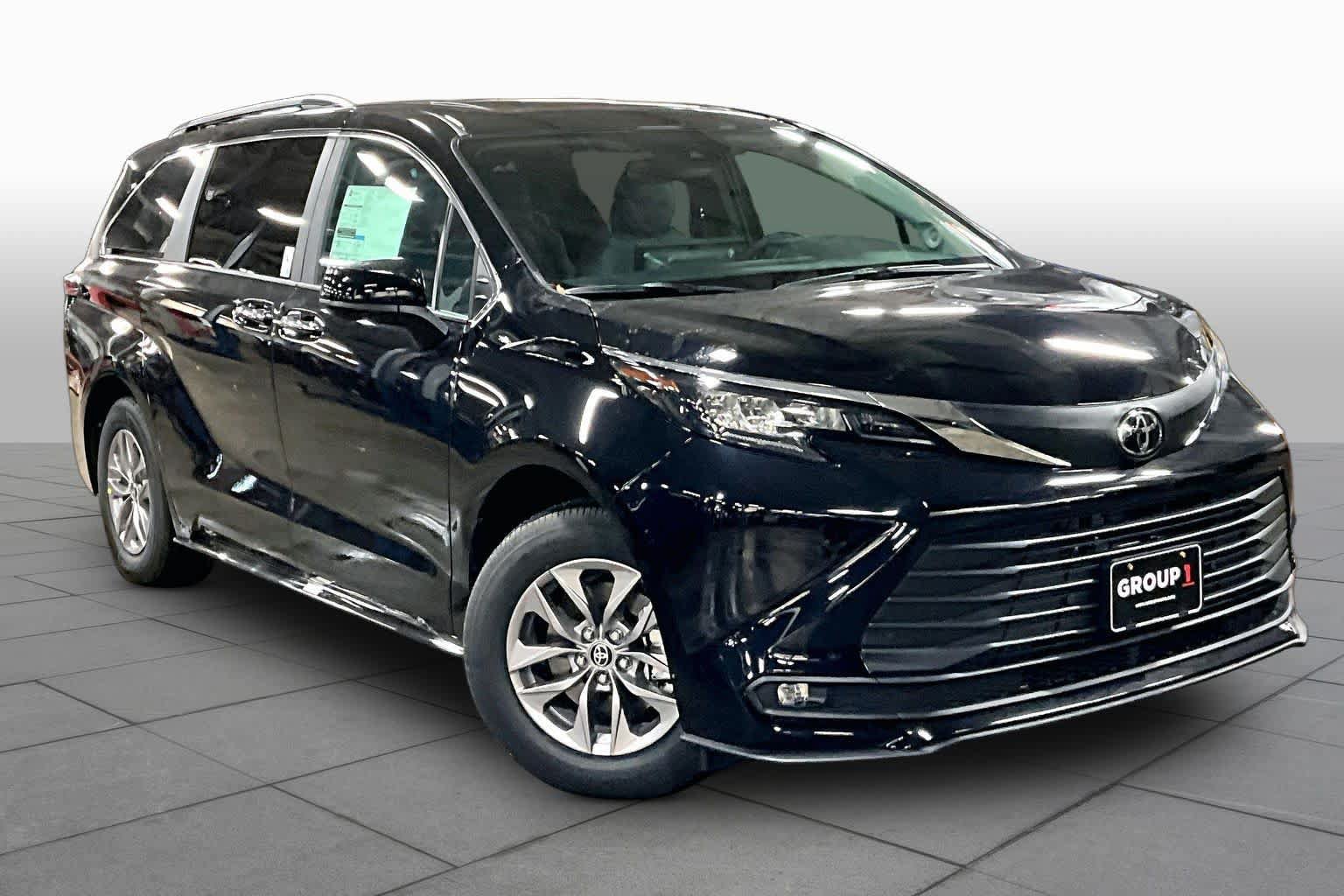 New 2026 Toyota Sienna XLE AWD/4WD image 2