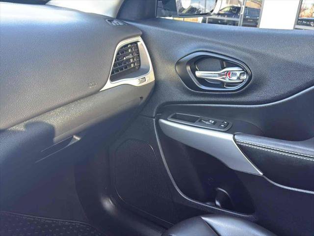 Used 2022 Jeep Cherokee Latitude w/ Sun & Sound Group image 26